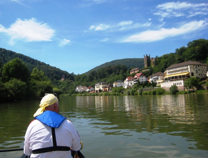 Mehr über den Artikel erfahren VWM- Paddler auf dem Neckar von Eberbach nach Neckargemünd